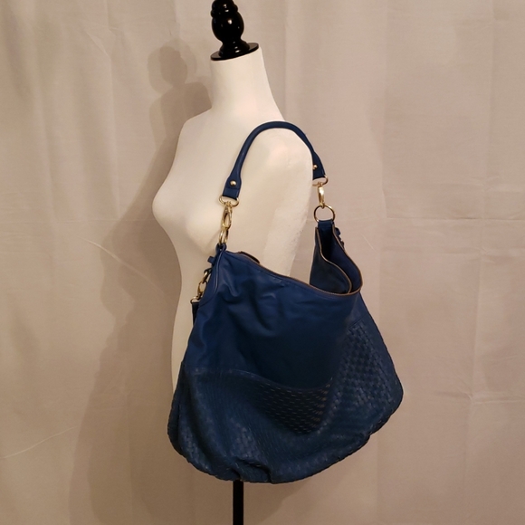 SOLD...Steve Madden tote - Picture 2 of 3